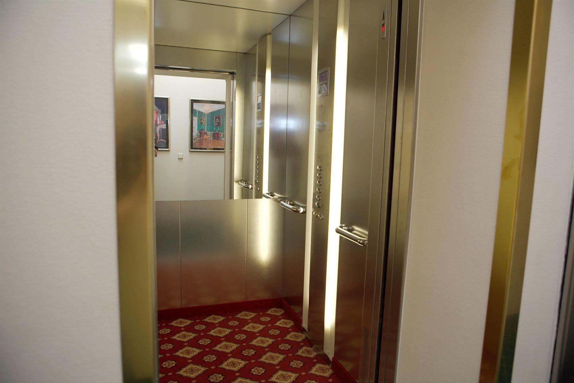 Hotel & Apartments Zarenhof Berlin Prenzlauer Berg Екстериор снимка